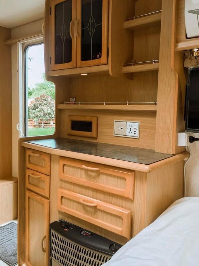 Nice Nite Campervans Ayutthaya Eksteriør bilde